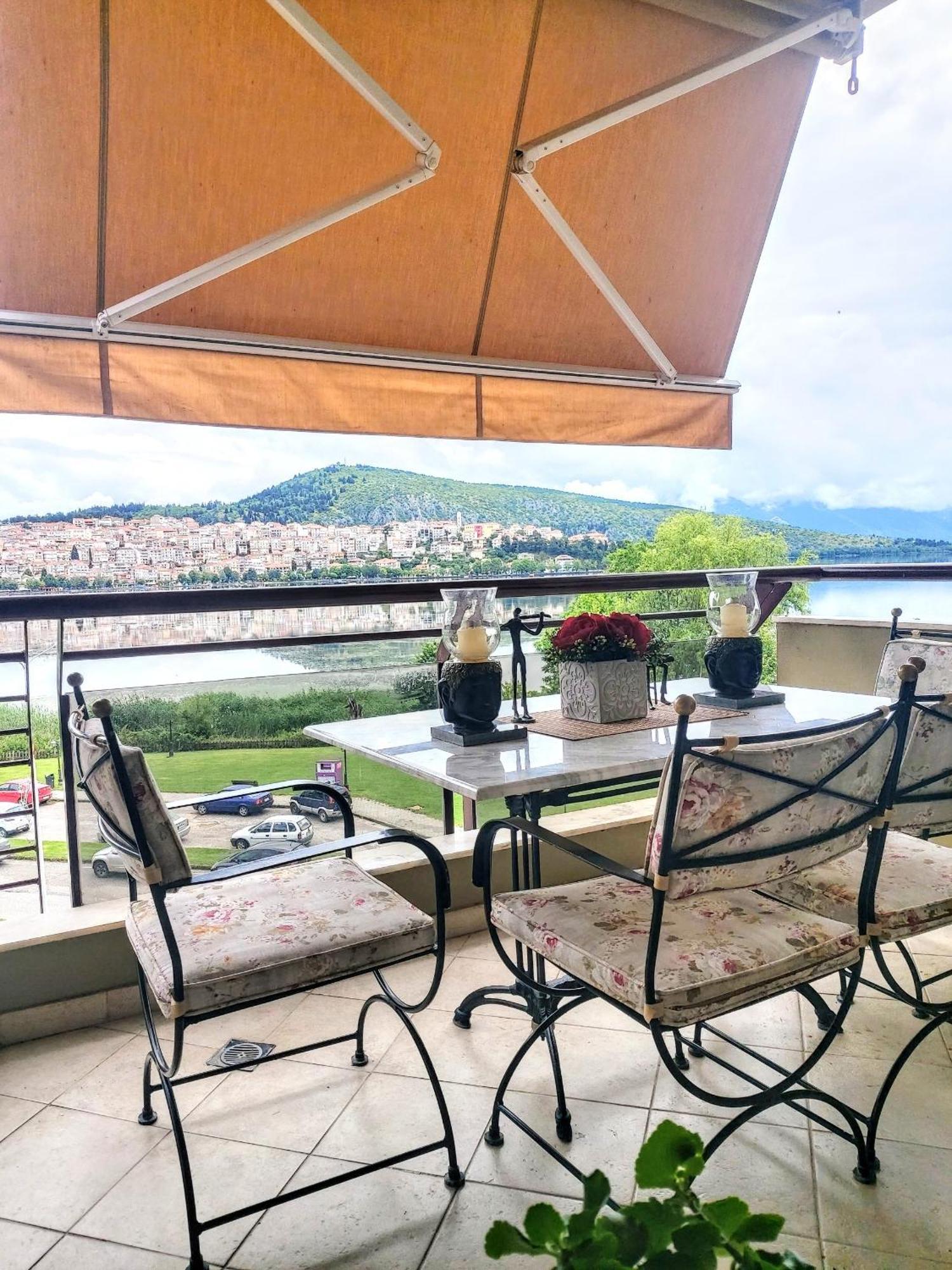 Classic Apartment With Beautiful View Kastoria Bagian luar foto